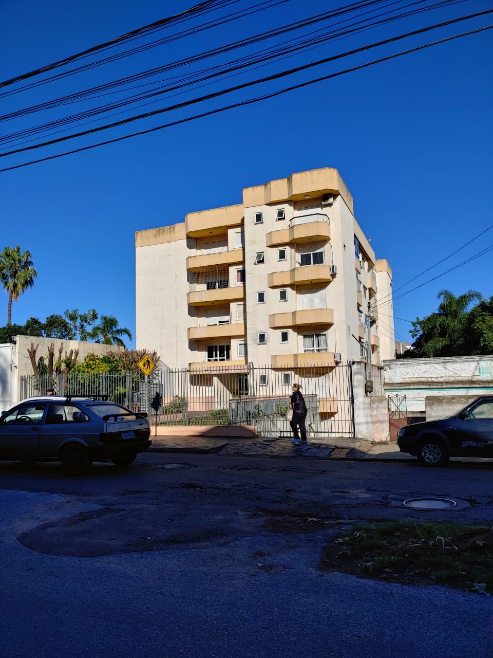 Greice Porto Negócios Imobiliários - Excelente Apartamento, na frente à Escola Estadual Carlos Kluwe, Nº 104 Box Nº 18